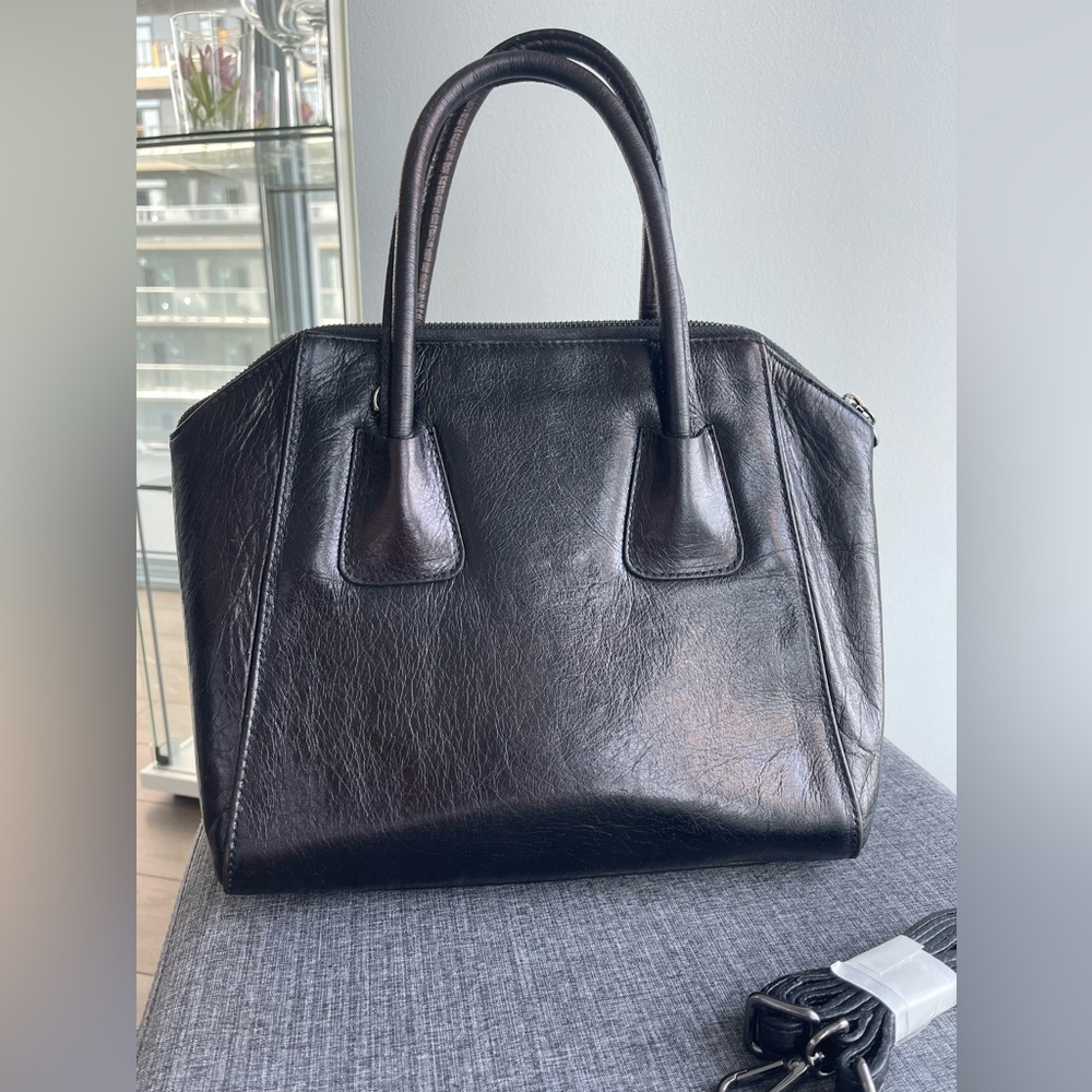 ❗️SOLD❗️ VALENTINO Diamond GIGI Satchel Bag - Picture 4 of 13